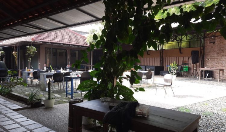 Mencicipi Kelezatan Warung Asik di Jantung Kota Cilacap